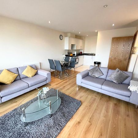 Blue Sky Apartments@Guildford Town Centre Экстерьер фото