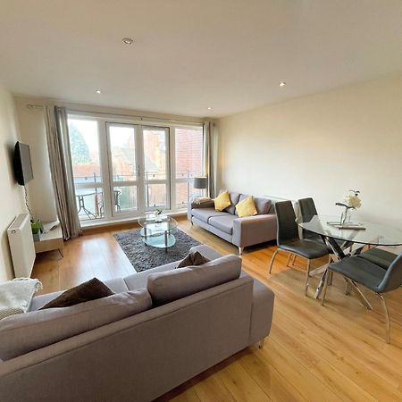 Blue Sky Apartments@Guildford Town Centre Экстерьер фото