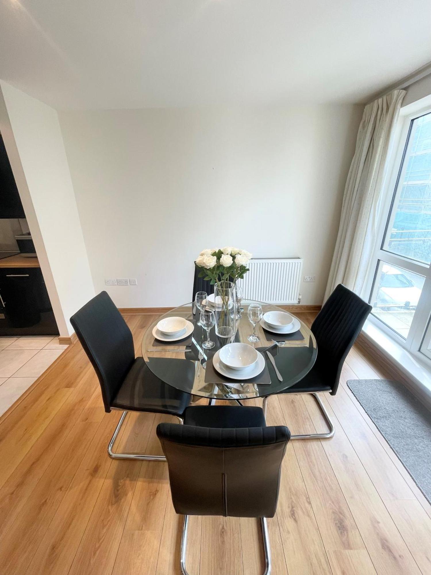 Blue Sky Apartments@Guildford Town Centre Экстерьер фото