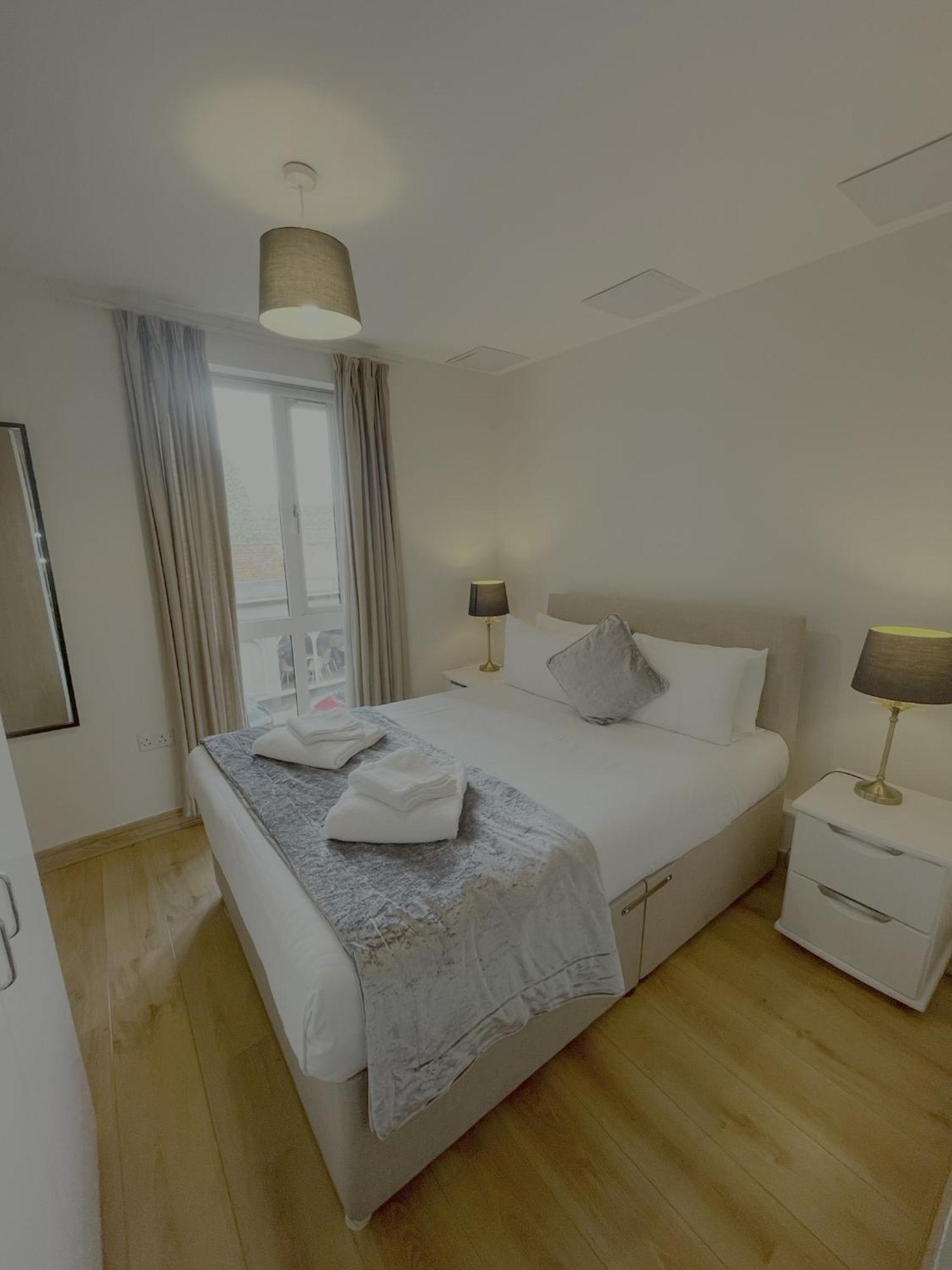 Blue Sky Apartments@Guildford Town Centre Экстерьер фото